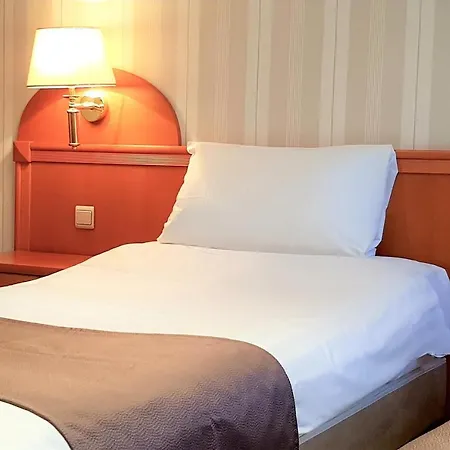 Cardinal Hotel
