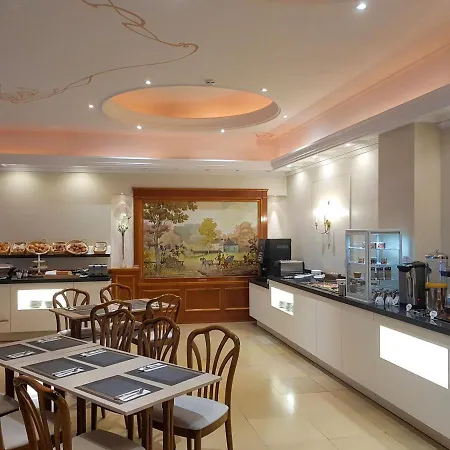Cardinal Hotel